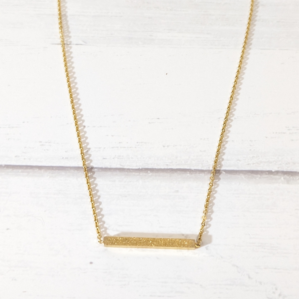 Gold women's necklace NWOT